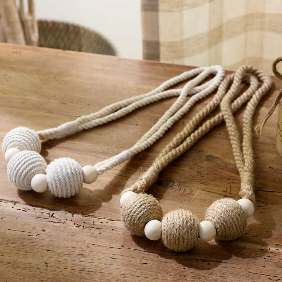 ナチュラルなウッドタッセル｜カーテン通販専門店インズ｜カーテン専門