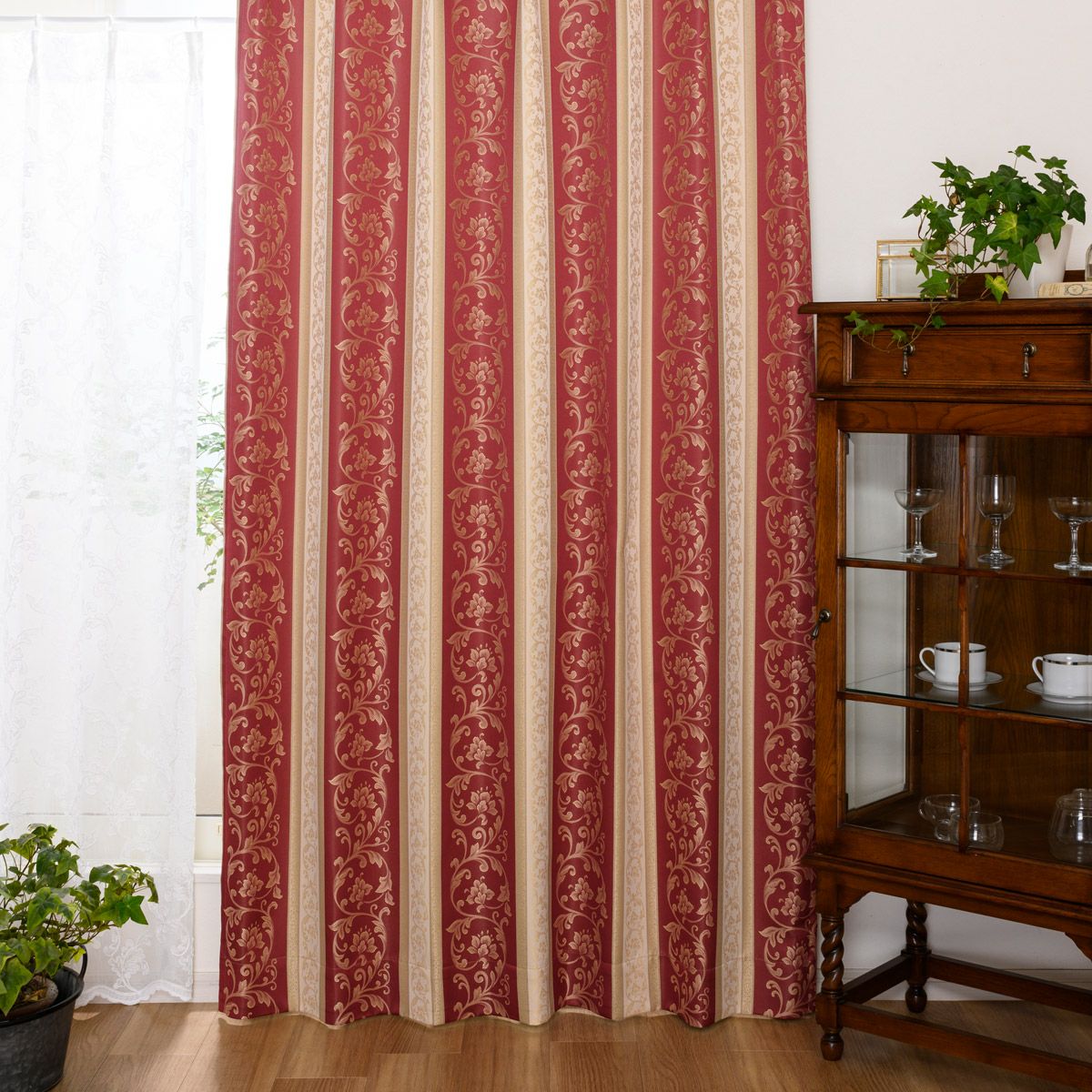 遮光裏地付き二重カーテン アラベスク柄が美しいジャガードカーテン