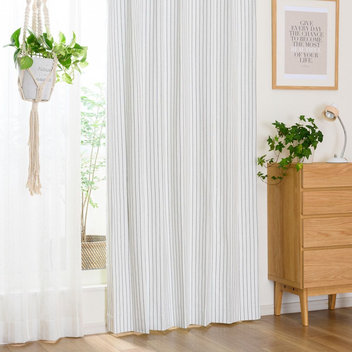 天然素材感のナチュラルカーテン