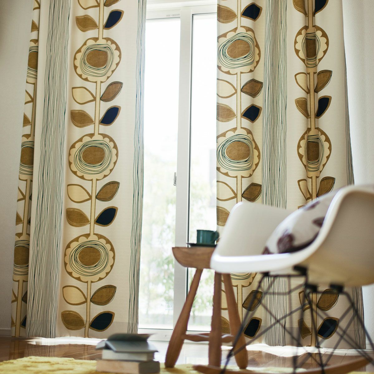 ひまわり★2級遮光 幅150X丈135(２枚入) (KM3313)が2組 2級遮光カーテン ひまわり（D-1196）｜カーテン通販専門店インズ
