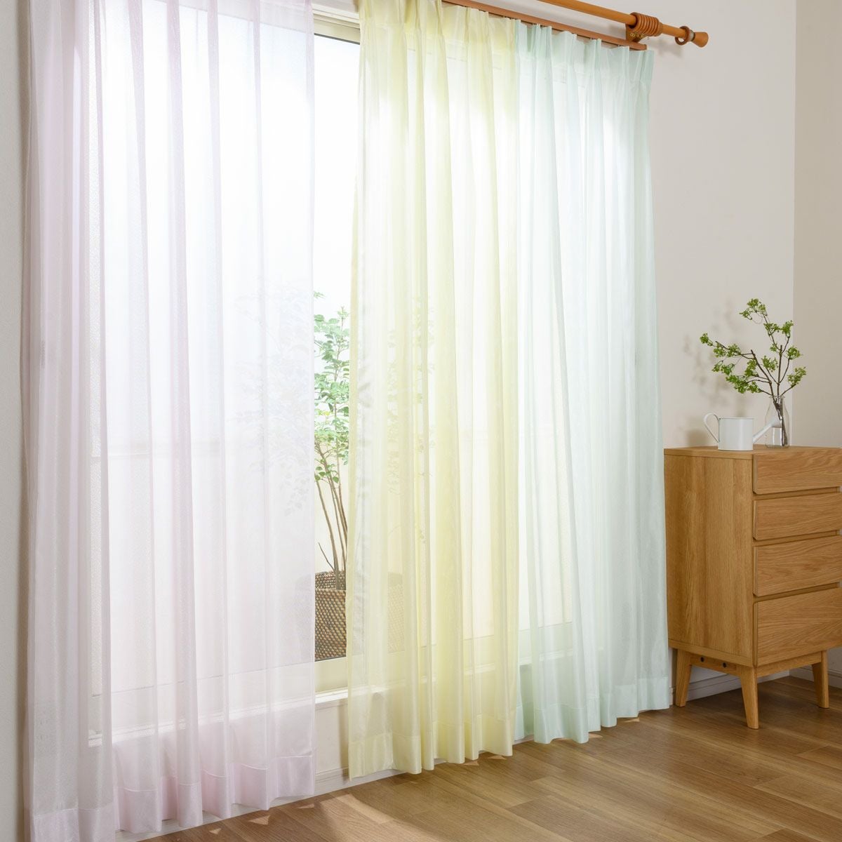 淡いカラーがやさしいシンプルなミラーレースカーテン ミルキーレース