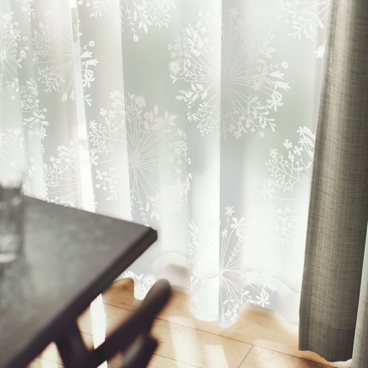 オパールプリントの透け感のあるレースカーテン フロリレース（L-1296