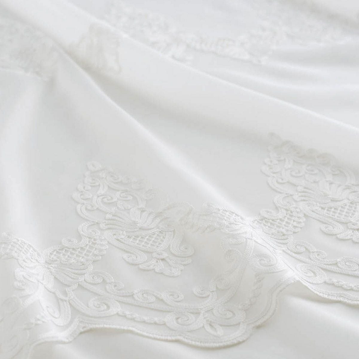 クラシカルなダマスク柄と裾スカラップ刺繍が美しいシームレスのトルコ