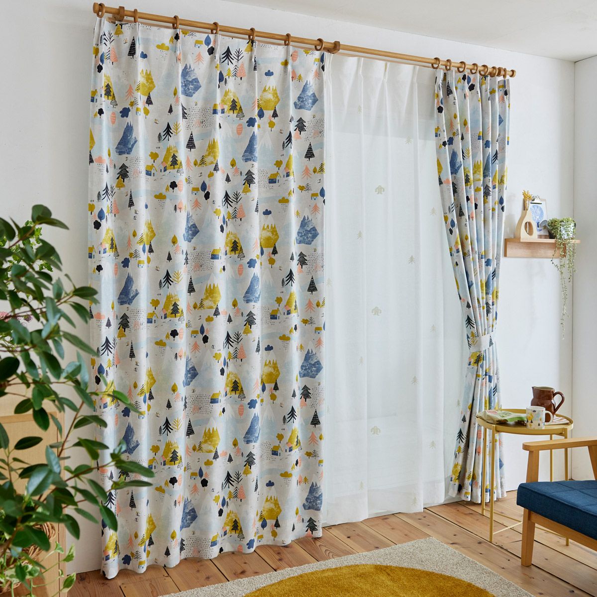 雪山をモチーフにした北欧風デザインの3級遮光カーテン マウティ(D