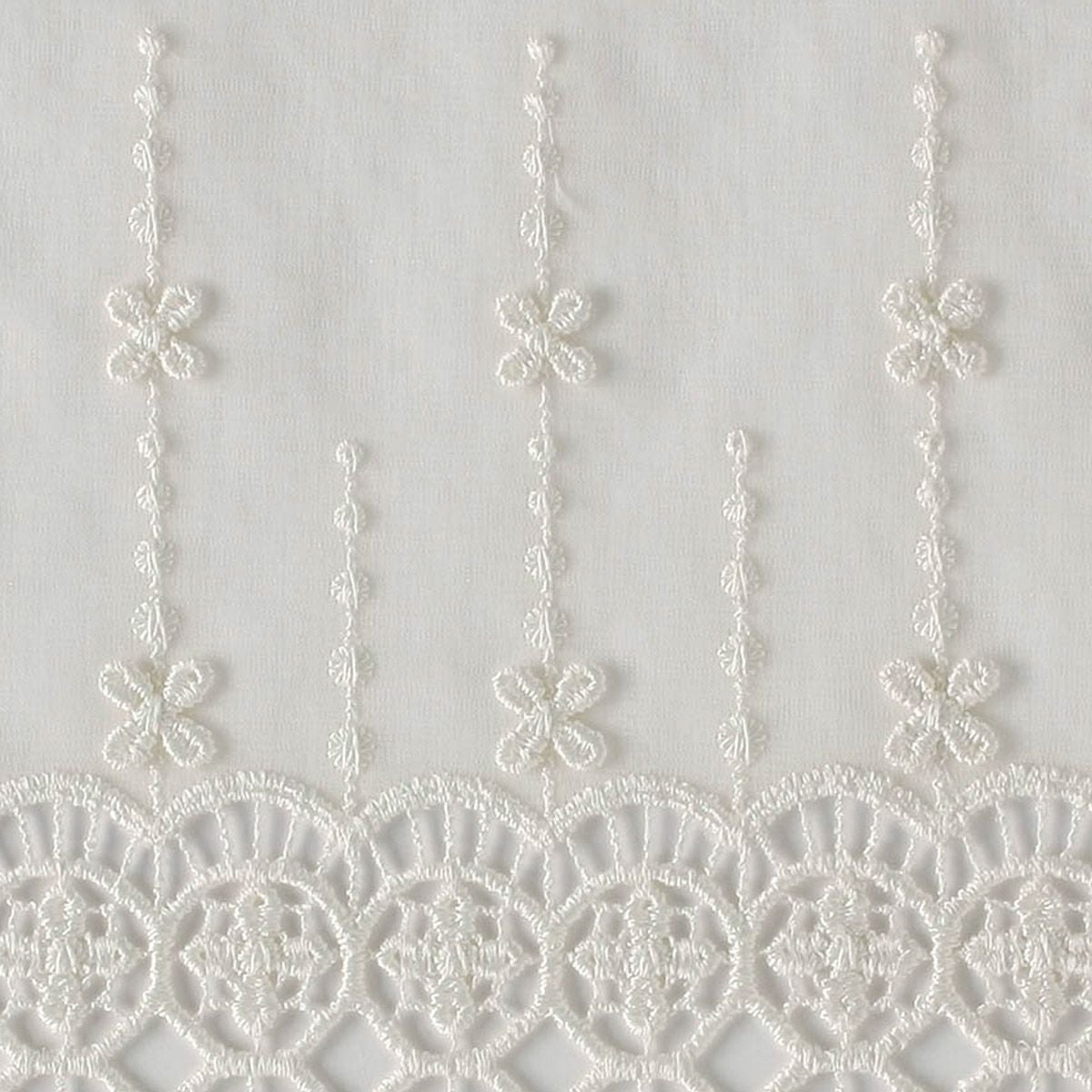 正統派の美しさが際立つ豪華でボリューム感のあるマクラメレースが