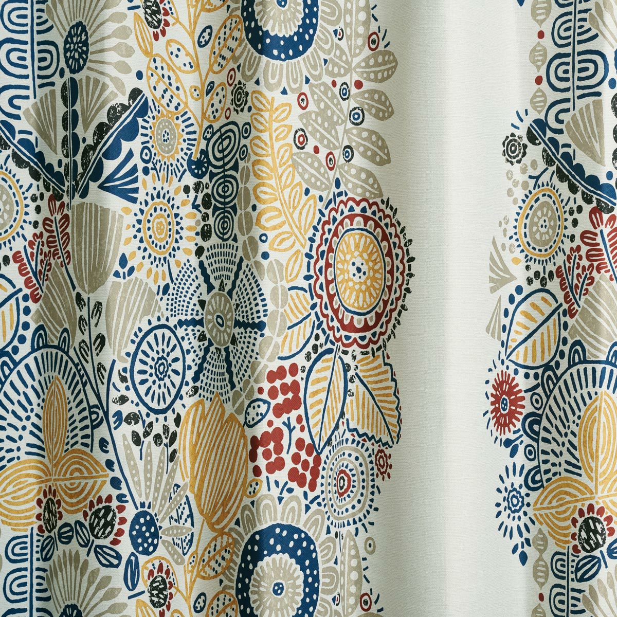 北欧モダンな大柄の植物柄が映える1級遮光カーテン サフィ（D-1195