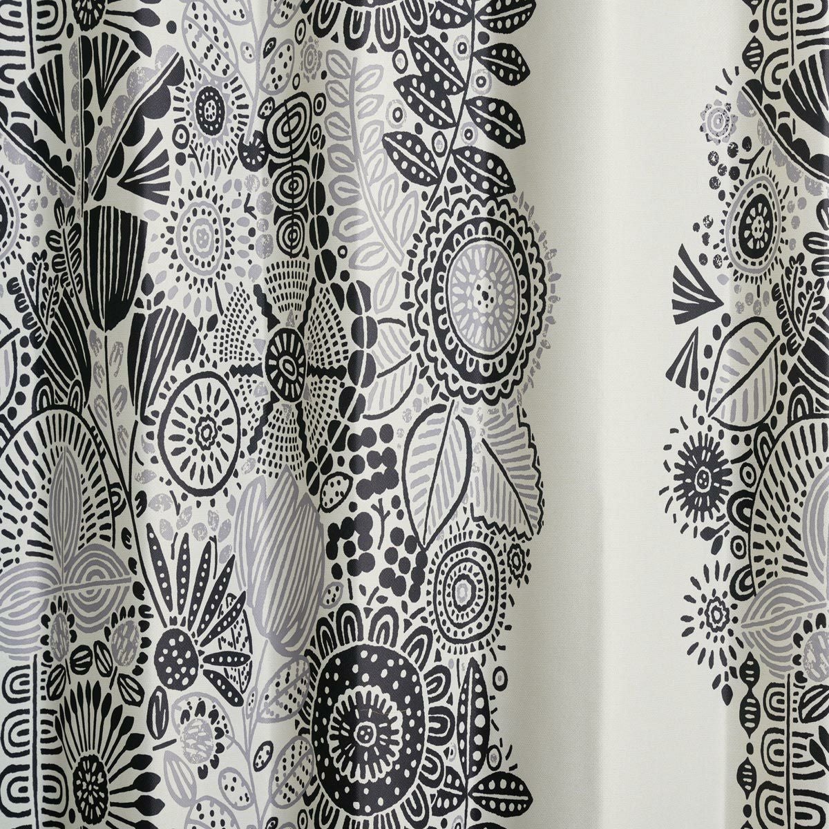 北欧モダンな大柄の植物柄が映える1級遮光カーテン サフィ（D-1195