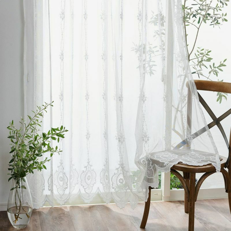 繊細なオーナメント模様をコード刺繍で表現した大人っぽい裾スカラップ