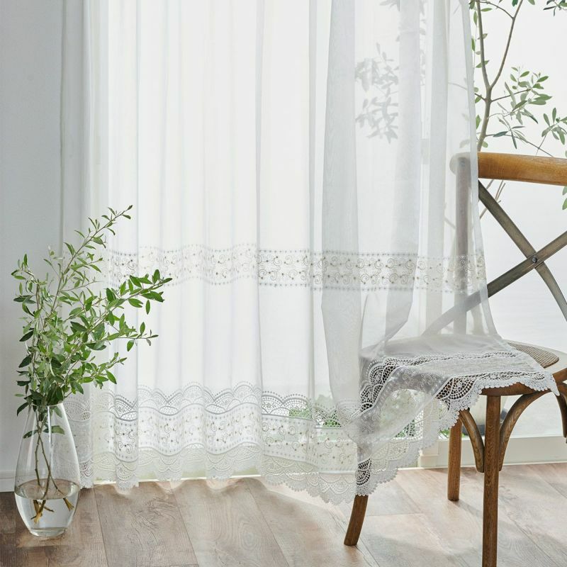 二段の小花刺繍とマクラメレースで繊細な上質さが際立つ可憐なトルコ