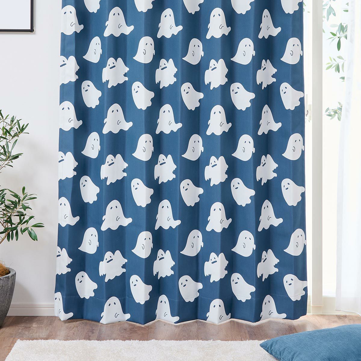 子供部屋に！かわいらしい「おばけ」をデザインした2級遮光カーテン