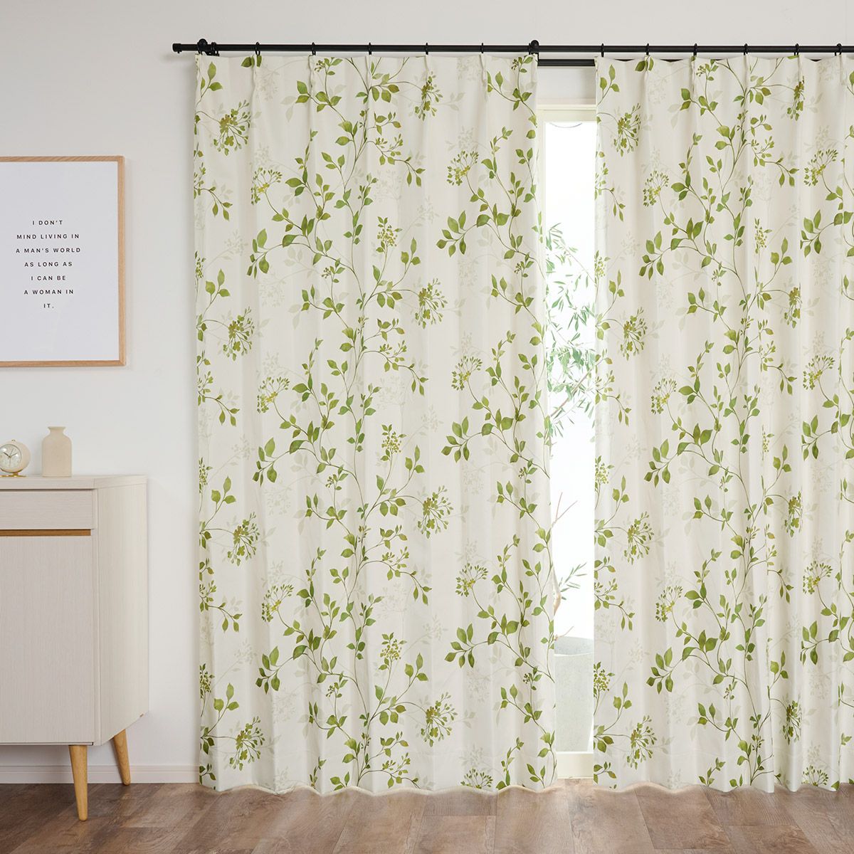 やさしい水彩タッチのリーフ柄に癒される完全1級遮光カーテン　レイジー（D-1163）