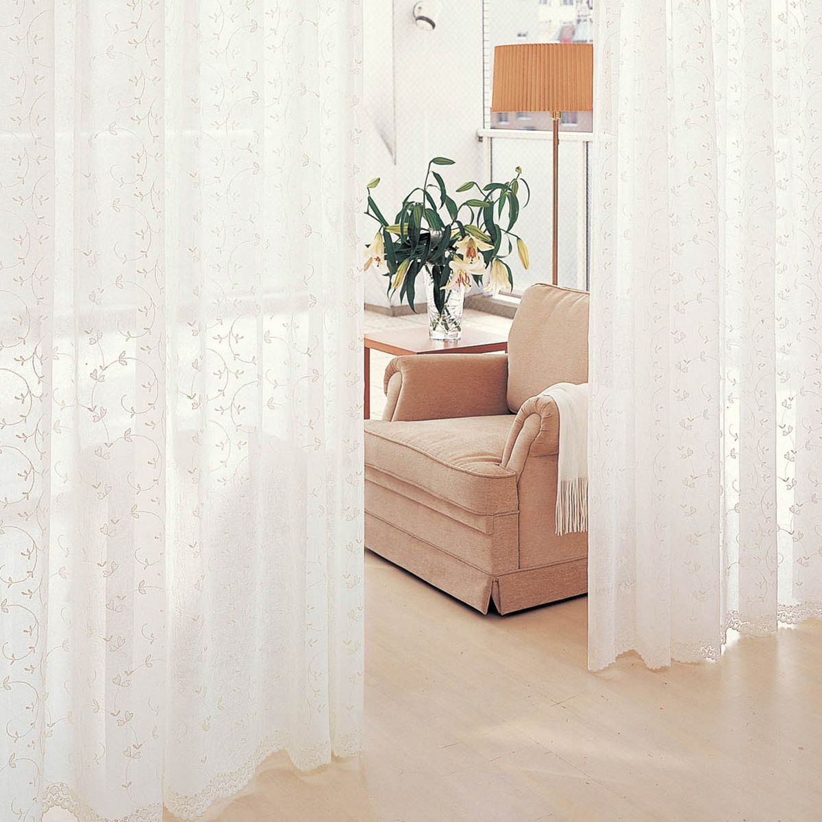 やさしいリーフ柄がおしゃれなトルコ刺繍レースカーテン　エテルノ（L-8205)