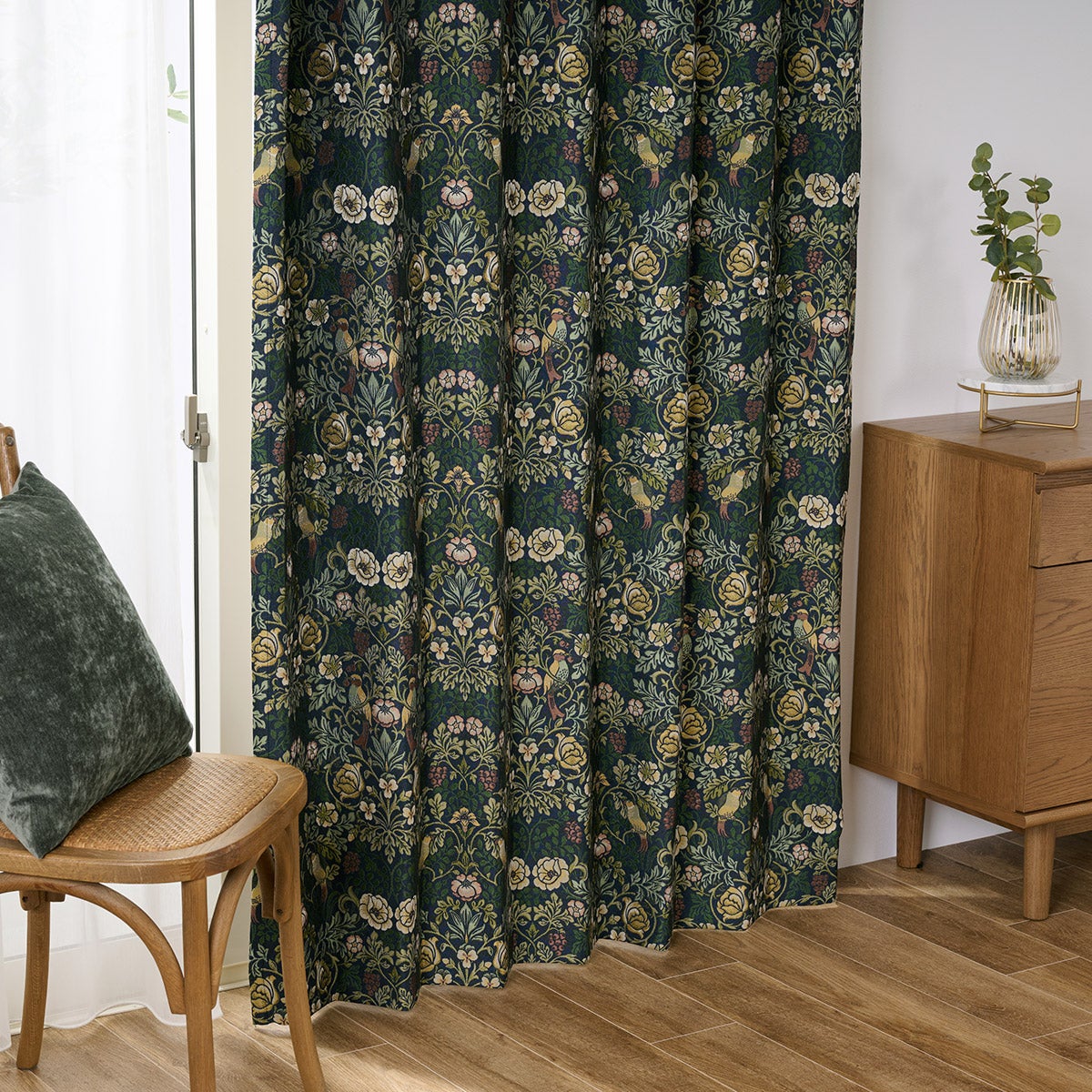 小鳥や草花のモチーフをジャガード織で表現した1級遮光カーテン フォーゲル(D-1193)