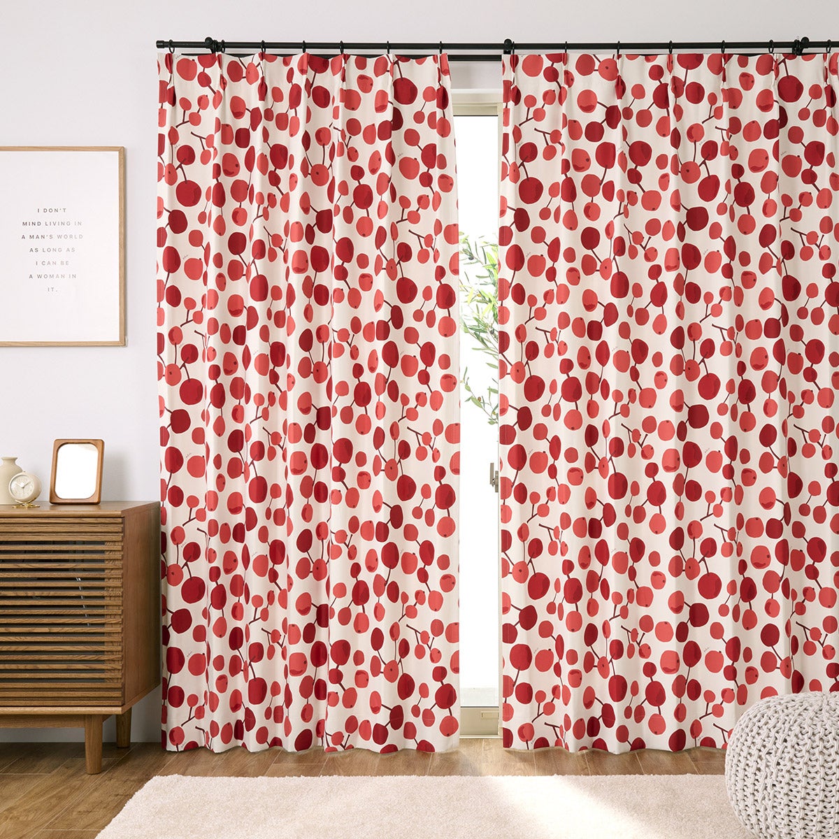 北欧テイストの木の実柄がおしゃれな2級遮光カーテン 大きな木の実(D-8009)