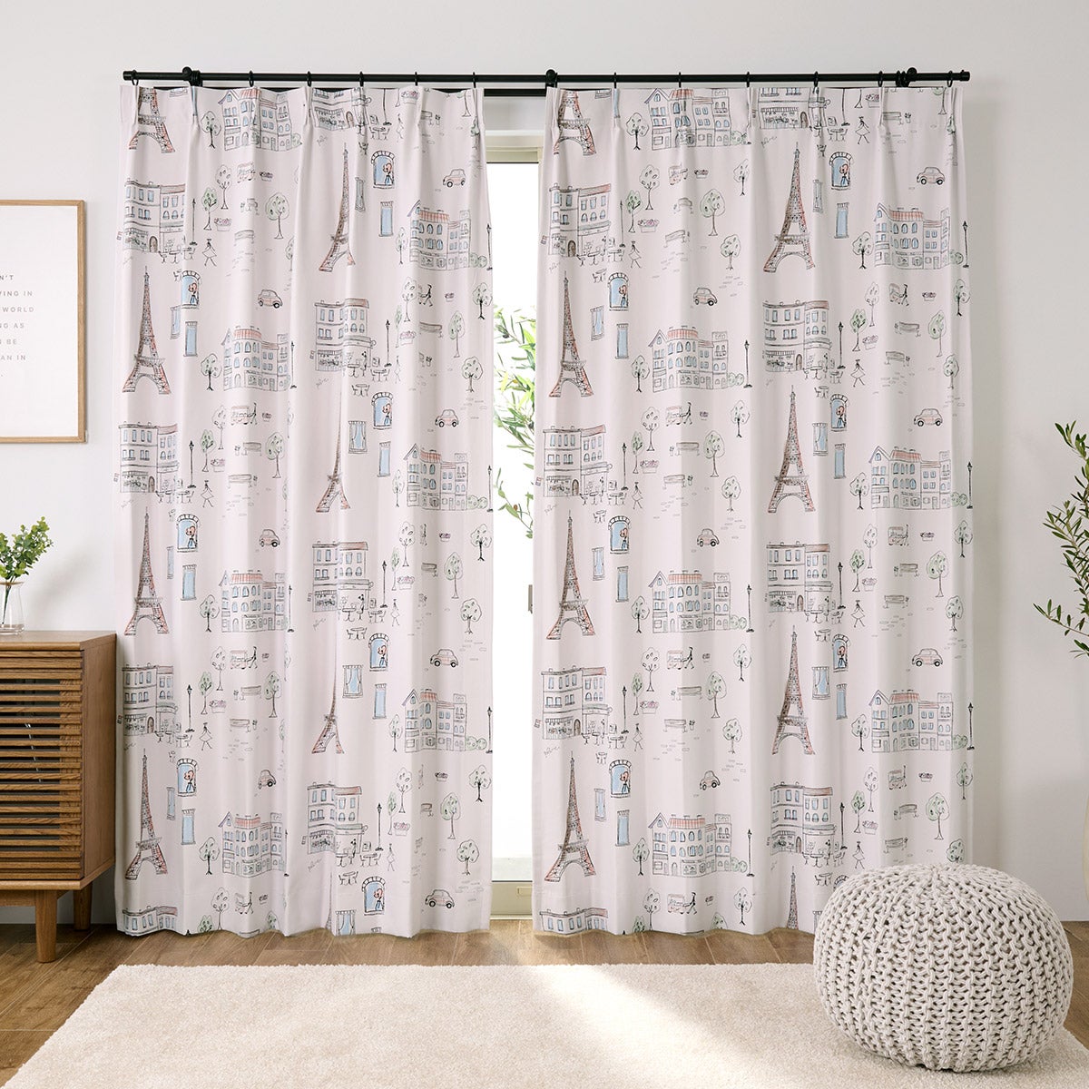 パリの街並みを描いたフェミニンな2級遮光カーテン パリの絵（D-8009）